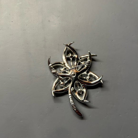 Vintage Sarah Coventry Elegant Gold Flower Brooch - Picture 2 of 2